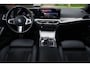 BMW 3-Serie 320e Aut. | SOH 93% | Facelift | M-pakket | Dravitgrau Widescreen | HUD | Dodehoekbewaking | Carplay | Luxe leder |