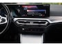 BMW 3-Serie 320e Aut. | SOH 93% | Facelift | M-pakket | Dravitgrau Widescreen | HUD | Dodehoekbewaking | Carplay | Luxe leder |