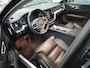 Volvo V60 2.0 B3 R-Design | Volleder | Nederlandse auto | Memory Seats | Trekhaak | Camera | Adapt. Cruise | Dealer onderhouden