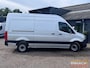 Mercedes-Benz Sprinter 317 L2H2 - zilvergrijs - Euro 6 - schuifdeur - mbux - stoelverwarming - tempomat - cruise - apple carplay - 3 persoons cabine