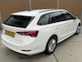Skoda Octavia Combi 1.0 TSI Business Edition Getint glas | Parkeersensoren voor en achter | Elektrisch bedienbare achterklep | LED koplampen | Climate & cruise control | Navigatiesysteem