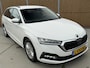Skoda Octavia Combi 1.0 TSI Business Edition Getint glas | Parkeersensoren voor en achter | Elektrisch bedienbare achterklep | LED koplampen | Climate & cruise control | Navigatiesysteem