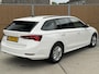 Skoda Octavia Combi 1.0 TSI Business Edition Getint glas | Parkeersensoren voor en achter | Elektrisch bedienbare achterklep | LED koplampen | Climate & cruise control | Navigatiesysteem