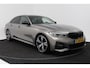 BMW 3-Serie 330i High Executive Edition (PANORAMADAK, HEAD-UP, HARMAN/KARDON, 360 CAMERA, SFEERVERLICHTING, DEALER ONDERHOUDEN)