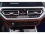 BMW 3-Serie 330i High Executive Edition (PANORAMADAK, HEAD-UP, HARMAN/KARDON, 360 CAMERA, SFEERVERLICHTING, DEALER ONDERHOUDEN)
