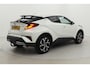 Toyota C-HR / C-HR+ 2.0 Hybrid First Edition | Trekhaak | Dodehoek detectie | Navigatie | JBL | Stoelverwarming | Apple Carplay / Android Auto | Full LED | Keyless | Adaptive Cruise | Clima | Parkeersensoren voor/achter | Camera | 18 inch