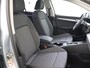 Volkswagen Golf Life Edition eHybrid | 'App-Connect' draadloze smartphone integratie | Achterbank in ongelijke delen neerklapbaar incl. middenarmsteun en doorlaadmogelijkheid | Afstandscontrolesysteem (Front Assist)