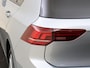 Volkswagen Golf Life Edition eHybrid | 'App-Connect' draadloze smartphone integratie | Achterbank in ongelijke delen neerklapbaar incl. middenarmsteun en doorlaadmogelijkheid | Afstandscontrolesysteem (Front Assist)