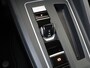Volkswagen Golf Life Edition eHybrid | 'App-Connect' draadloze smartphone integratie | Achterbank in ongelijke delen neerklapbaar incl. middenarmsteun en doorlaadmogelijkheid | Afstandscontrolesysteem (Front Assist)