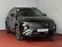 Hyundai Tucson NIEUWE AUTO 1.6 T-GDI PHEV N-LINE 360CAM ELEK.KLEP ELEK.STOEL MET GEHEUGEN VERWARMD/KOELING SUBWOOFER 19" LMV ZWARTE HEMEL STUURVERW. PLUG IN HYBRIDE
