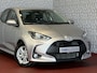 Toyota Yaris 1.5 HYBRID CARPLAY CAMERA STOEL/STUUR VERW LMV ADAP.CRUISE ✅ Top Auto's Wijchen , Al 30 Jaar verkoop van Toyota , Type's Launch / Executive / Dynamic / First Edition / Business / Zowel Phev / Hev / Benzine / met fabrieksgarantie ✅