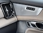 Volvo XC90 T8 Plug-in hybrid AWD Ultra Dark | Panorama | Luchtvering | B&W | Massage + Ventilatie | Alcantara hemel