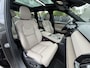 Volvo XC90 T8 Plug-in hybrid AWD Ultra Dark | Panorama | Luchtvering | B&W | Massage + Ventilatie | Alcantara hemel