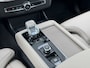 Volvo XC90 T8 Plug-in hybrid AWD Ultra Dark | Panorama | Luchtvering | B&W | Massage + Ventilatie | Alcantara hemel