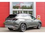 Hyundai Tucson 1.6 T-GDI PHEV 252PK 20TH ANNIVERSARY+SKY *NIEUW* | PANORAMISCH SCHUIF/KANTELDAK | STUUR / STOELVERWARMING | FULL LED KOPLAMPEN | HALF ALCANTARA / LEDER 20TH ANNIVERSARY DESIGN MET GROENE STIKSELS | NAVIGATIE | ADAPTIVE CRUISE CONTROL | DRAADLOOS APPLE CARPLAY / ANDROID AUTO | DRAADLOOS TELEFOONLADER | ELEKTRISCH BEDIENBARE ACHTERKLEP | DODEHOEK DETECTIE | 3 FASE CLIMATE CONTROL | KRELL PREMIUM AUDIO | 19"INCH 20TH ANNIVERSARY VELGEN | ZONWERING IN ACHTER PORTIEREN | PINE GREEN MATTE METALLIC LAK | DEURLIJSTEN MET LUXE AFWERKING | DAKRAILS ZWART |