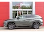 Hyundai Tucson 1.6 T-GDI PHEV 252PK 20TH ANNIVERSARY+SKY *NIEUW* | PANORAMISCH SCHUIF/KANTELDAK | STUUR / STOELVERWARMING | FULL LED KOPLAMPEN | HALF ALCANTARA / LEDER 20TH ANNIVERSARY DESIGN MET GROENE STIKSELS | NAVIGATIE | ADAPTIVE CRUISE CONTROL | DRAADLOOS APPLE CARPLAY / ANDROID AUTO | DRAADLOOS TELEFOONLADER | ELEKTRISCH BEDIENBARE ACHTERKLEP | DODEHOEK DETECTIE | 3 FASE CLIMATE CONTROL | KRELL PREMIUM AUDIO | 19"INCH 20TH ANNIVERSARY VELGEN | ZONWERING IN ACHTER PORTIEREN | PINE GREEN MATTE METALLIC LAK | DEURLIJSTEN MET LUXE AFWERKING | DAKRAILS ZWART |