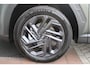 Hyundai Tucson 1.6 T-GDI PHEV 252PK 20TH ANNIVERSARY+SKY *NIEUW* | PANORAMISCH SCHUIF/KANTELDAK | STUUR / STOELVERWARMING | FULL LED KOPLAMPEN | HALF ALCANTARA / LEDER 20TH ANNIVERSARY DESIGN MET GROENE STIKSELS | NAVIGATIE | ADAPTIVE CRUISE CONTROL | DRAADLOOS APPLE CARPLAY / ANDROID AUTO | DRAADLOOS TELEFOONLADER | ELEKTRISCH BEDIENBARE ACHTERKLEP | DODEHOEK DETECTIE | 3 FASE CLIMATE CONTROL | KRELL PREMIUM AUDIO | 19"INCH 20TH ANNIVERSARY VELGEN | ZONWERING IN ACHTER PORTIEREN | PINE GREEN MATTE METALLIC LAK | DEURLIJSTEN MET LUXE AFWERKING | DAKRAILS ZWART |