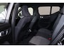 Volvo XC40 B3 Core - Parkeercamera achter - Verwarmde voorstoelen & stuur - Parkeersensoren voor & achter - Cruise control - Apple Carplay - Extra getint glas - Inklapbare trekhaak - 18' LMV