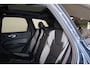 Volvo XC60 T8 Recharge AWD Plus Black Edition - Panorama/schuifdak - IntelliSafe Assist & Surround - 360º Camera - Harman/Kardon audio - Adaptieve LED koplampen - Verwarmde voorstoelen, stuur & achterbank - Parkeersensoren voor & achter - Elektr. bedienb. voorstoelen met geheugen - Head up display - Draadloze tel. lader - Extra getint glas - Inklapbare trekhaak - 21' LMV