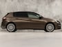 Peugeot 308 1.2 VTi Sport (NAVIGATIE, GETINT GLAS, LM VELGEN, SPORTSTOELEN, TREKHAAK, CRUISE, NIEUWE APK, NIEUWSTAAT)