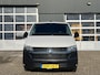 Volkswagen Transporter 2.0 TDI L2H1 Sortimo Kastinrichting Trekhaak 2200kg trekgewicht Airco Cruise controle Telefoonverbinding Apple carplay Euro 6