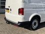 Volkswagen Transporter 2.0 TDI L2H1 Sortimo Kastinrichting Trekhaak 2200kg trekgewicht Airco Cruise controle Telefoonverbinding Apple carplay Euro 6
