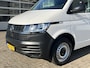Volkswagen Transporter 2.0 TDI L2H1 Sortimo Kastinrichting Trekhaak 2200kg trekgewicht Airco Cruise controle Telefoonverbinding Apple carplay Euro 6