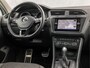 Volkswagen Tiguan 1.5 TSI Highline Sport 150Pk Automaat (PANORAMADAK, GROOT NAVI, CLIMATE, STOELVERWARMING, SPORTSTOELEN, PARKEERSENSOREN, ADAPTIVE CRUISE, NIEUWSTAAT)