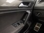 Volkswagen Tiguan 1.5 TSI Highline Sport 150Pk Automaat (PANORAMADAK, GROOT NAVI, CLIMATE, STOELVERWARMING, SPORTSTOELEN, PARKEERSENSOREN, ADAPTIVE CRUISE, NIEUWSTAAT)