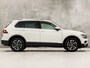 Volkswagen Tiguan 1.5 TSI Highline Sport 150Pk Automaat (PANORAMADAK, GROOT NAVI, CLIMATE, STOELVERWARMING, SPORTSTOELEN, PARKEERSENSOREN, ADAPTIVE CRUISE, NIEUWSTAAT)