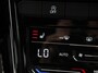 Volkswagen T-Roc 1.5 eTsi R-Line Edition Automaat Navigatie Apple Carplay/Android Auto Camera Parkeersensoren Adaptive Cruise Control Stoelverwarming Virtual Cockpit Elektrische achterklep Getinte ramen Climate Control