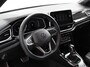 Volkswagen T-Roc 1.5 eTsi R-Line Edition Automaat Navigatie Apple Carplay/Android Auto Camera Parkeersensoren Adaptive Cruise Control Stoelverwarming Virtual Cockpit Elektrische achterklep Getinte ramen Climate Control