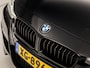 BMW 3-Serie Touring 318i M Sport Automaat (GROOT NAVI, M PAKKET, BLACK PACK, VIRTUAL COCKPIT, GETINT GLAS, LEDER, SPORTSTOELEN, STOELVERWARMING, PARKEERSENSOREN, NIEUWSTAAT)