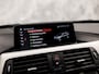 BMW 3-Serie Touring 318i M Sport Automaat (GROOT NAVI, M PAKKET, BLACK PACK, VIRTUAL COCKPIT, GETINT GLAS, LEDER, SPORTSTOELEN, STOELVERWARMING, PARKEERSENSOREN, NIEUWSTAAT)