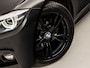 BMW 3-Serie Touring 318i M Sport Automaat (GROOT NAVI, M PAKKET, BLACK PACK, VIRTUAL COCKPIT, GETINT GLAS, LEDER, SPORTSTOELEN, STOELVERWARMING, PARKEERSENSOREN, NIEUWSTAAT)