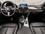 BMW 3-Serie Touring 318i M Sport Automaat (GROOT NAVI, M PAKKET, BLACK PACK, VIRTUAL COCKPIT, GETINT GLAS, LEDER, SPORTSTOELEN, STOELVERWARMING, PARKEERSENSOREN, NIEUWSTAAT)