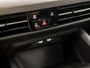 Volkswagen Golf Variant 1.0 TSI Life Sport (APPLE CARPLAY, GROOT NAVI, CAMERA, MEMORY SEAT, ALCANTARA, GETINT GLAS, SPORTSTOELEN, STUUR/STOELVERWARMING, TREKHAAK, NIEUWE APK, NIEUWSTAAT)