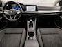 Volkswagen Golf Variant 1.0 TSI Life Sport (APPLE CARPLAY, GROOT NAVI, CAMERA, MEMORY SEAT, ALCANTARA, GETINT GLAS, SPORTSTOELEN, STUUR/STOELVERWARMING, TREKHAAK, NIEUWE APK, NIEUWSTAAT)