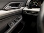 Volkswagen Golf Variant 1.0 TSI Life Sport (APPLE CARPLAY, GROOT NAVI, CAMERA, MEMORY SEAT, ALCANTARA, GETINT GLAS, SPORTSTOELEN, STUUR/STOELVERWARMING, TREKHAAK, NIEUWE APK, NIEUWSTAAT)