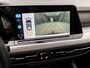 Volkswagen Golf Variant 1.0 TSI Life Sport (APPLE CARPLAY, GROOT NAVI, CAMERA, MEMORY SEAT, ALCANTARA, GETINT GLAS, SPORTSTOELEN, STUUR/STOELVERWARMING, TREKHAAK, NIEUWE APK, NIEUWSTAAT)