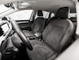 Volkswagen Golf Variant 1.0 TSI Life Sport (APPLE CARPLAY, GROOT NAVI, CAMERA, MEMORY SEAT, ALCANTARA, GETINT GLAS, SPORTSTOELEN, STUUR/STOELVERWARMING, TREKHAAK, NIEUWE APK, NIEUWSTAAT)