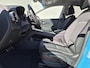 Hyundai Kona Electric EV Comfort Smart 39 kWh / SOH 100% / Fabrieksgarantie tot 04-2027 / Dealer onderhouden / CCS snellader / Navigatie / Warmtepomp / Apple Carplay Android / WLTP bereik 305 km bereik stad 435 km / Stuur- & Stoelverwarming / Achteruitrijcamera / Draadloze telefoon lader /