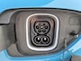 Hyundai Kona Electric EV Comfort Smart 39 kWh / SOH 100% / Fabrieksgarantie tot 04-2027 / Dealer onderhouden / CCS snellader / Navigatie / Warmtepomp / Apple Carplay Android / WLTP bereik 305 km bereik stad 435 km / Stuur- & Stoelverwarming / Achteruitrijcamera / Draadloze telefoon lader /