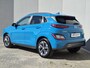 Hyundai Kona Electric EV Comfort Smart 39 kWh / SOH 100% / Fabrieksgarantie tot 04-2027 / Dealer onderhouden / CCS snellader / Navigatie / Warmtepomp / Apple Carplay Android / WLTP bereik 305 km bereik stad 435 km / Stuur- & Stoelverwarming / Achteruitrijcamera / Draadloze telefoon lader /