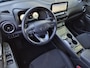 Hyundai Kona Electric EV Comfort Smart 39 kWh / SOH 100% / Fabrieksgarantie tot 04-2027 / Dealer onderhouden / CCS snellader / Navigatie / Warmtepomp / Apple Carplay Android / WLTP bereik 305 km bereik stad 435 km / Stuur- & Stoelverwarming / Achteruitrijcamera / Draadloze telefoon lader /