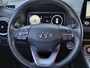 Hyundai Kona Electric EV Comfort Smart 39 kWh / SOH 100% / Fabrieksgarantie tot 04-2027 / Dealer onderhouden / CCS snellader / Navigatie / Warmtepomp / Apple Carplay Android / WLTP bereik 305 km bereik stad 435 km / Stuur- & Stoelverwarming / Achteruitrijcamera / Draadloze telefoon lader /