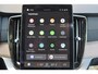 Volvo XC90 T8 Recharge AWD Ultra Bright - Luchtvering - Panorama/schuifdak - IntelliSafe Assist & Surround - 360º Camera - Harman/Kardon audio - Adaptieve LED koplampen - Verwarmde voorstoelen, stuur & achterbank - Parkeersensoren voor & achter - Elektr. bedienb. voorstoelen met geheugen - Head up display - Draadloze tel. lader - Extra getint glas - Inklapbare trekhaak - 21' LMV