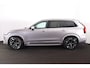 Volvo XC90 T8 Recharge AWD Ultra Bright - Luchtvering - Panorama/schuifdak - IntelliSafe Assist & Surround - 360º Camera - Harman/Kardon audio - Adaptieve LED koplampen - Verwarmde voorstoelen, stuur & achterbank - Parkeersensoren voor & achter - Elektr. bedienb. voorstoelen met geheugen - Head up display - Draadloze tel. lader - Extra getint glas - Inklapbare trekhaak - 21' LMV