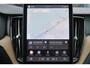 Volvo XC60 T6 Recharge AWD Plus Dark - Panorama/schuifdak - IntelliSafe Assist & Surround - 360º Camera - Harman/Kardon audio - Verwarmde voorstoelen, stuur & achterbank - Parkeersensoren voor & achter - Elektr. bedienb. voorstoelen met geheugen - Head up display - Draadloze tel. lader - Inklapbare trekhaak - 19' LMV