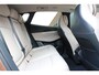 Lynk & Co 08 1.5 More | 200km Hybride | Stoelmassage, Verwarming en Ventilatie | Panoramadak | Matrix LED | Harman Kardon | 360° Camera | Getint glas | Bestuurdersstoel met geheugen | Sfeerverlichting | Apple Carplay | Dodehoekassistent | Adaptive Cruise Contol